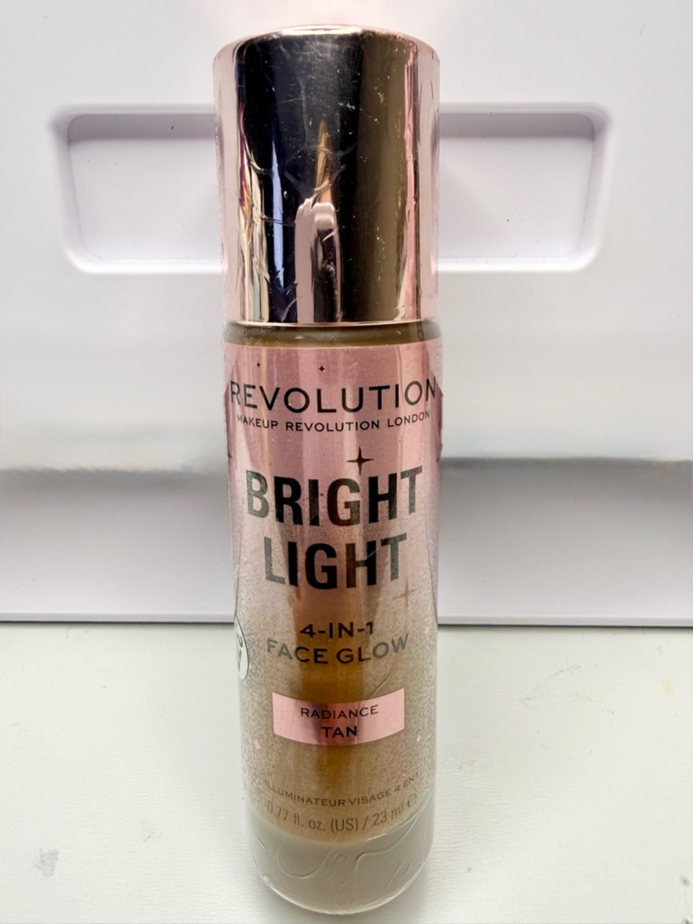 Makeup Revolution Bright Light 4-in-1 Face Glow - Radiance Tan (rose gold cap)